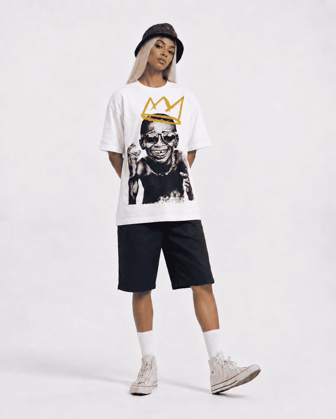 young-king-crown-signature-white-model-1__female